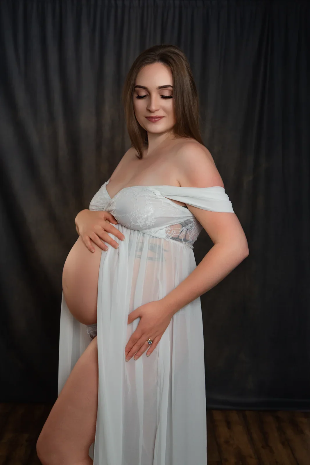 Maternity portrait photographed by Matt Curtis in his Warminster studio